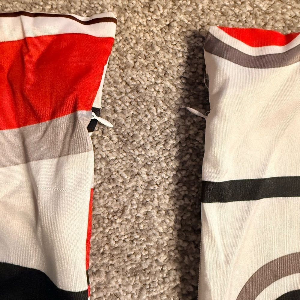 Amazon Modern Black, Red, and White Pillow Set (comes with 2 pillow inserts) - Picture 6 of 7